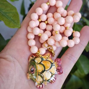 Collana pesce ceramica di Caltagirone con  perle pasta di corallo rosa, collana siciliana