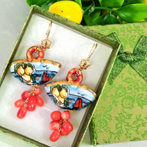 Orecchini borsette ceramica di Caltagirone e perle corallo rosso, orecchini siciliani