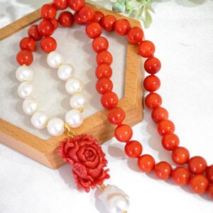 Collana corallo rosso, perle bianche con pendente rosa corallo, collana girocollo, gioielli italiani