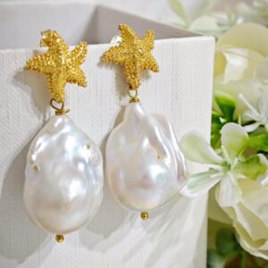 Orecchini perle barocche bianche e stelle marine in argento 925 placcato oro, gioielli italiani