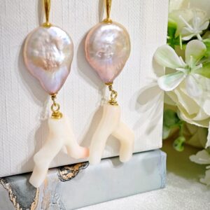 Orecchini  corallo rosa naturale, perle barocche e argento 925 placcato oro, gioielli italiani