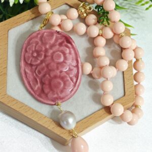 Collana cammeo ceramica di Caltagirone con perle rosa,  gioielli siciliani