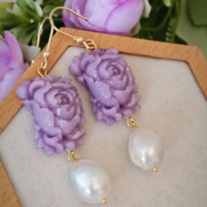 Orecchini rose viola e perle barocche bianche , orecchini argento 925 , gioielli italiani