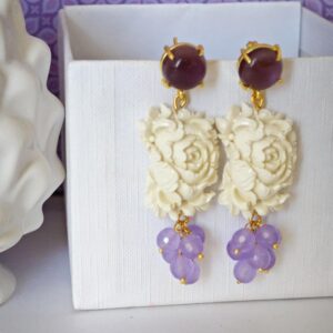 Orecchini rose pasta di corallo bianco  , orecchini agata viola, gioielli italiani