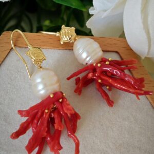 Orecchini corallo rosso naturale mediterraneo, perle bianche e tartarughe argento 925 placcato oro, gioielli italiani