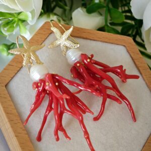 Orecchini corallo rosso naturale e perle bianche con stelle marine in argento 925 placcato oro, gioielli italiani