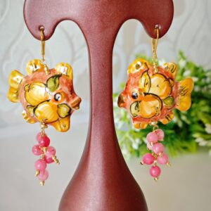 Orecchini pesci ceramica Caltagirone , orecchini pietre angelite rosa, orecchini siciliani