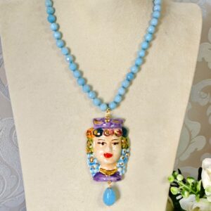 Collana testa di moro in ceramica di Caltagirone con pietre angelite blu, collana girocollo, collana siciliana