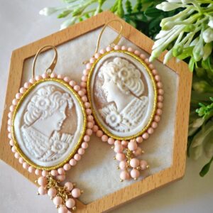 Orecchini  cammeo conchiglia sardonica, perle pasta di corallo rosa , orecchini argento 925, gioielli italiani