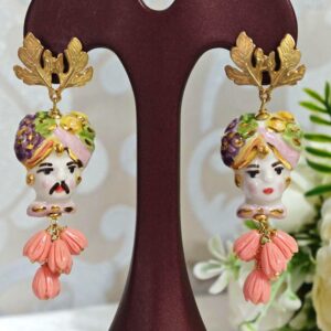 Orecchini teste di moro in ceramica di Caltagirone con fiori corallo rosa , orecchini siciliani