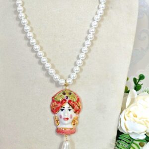 Collana testa di moro in ceramica di Caltagirone , perle bianche , collana siciliana