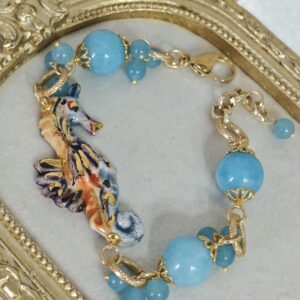 Bracciale cavalluccio marino in ceramica di Caltagirone con pietre angelite blu , bracciale siciliano
