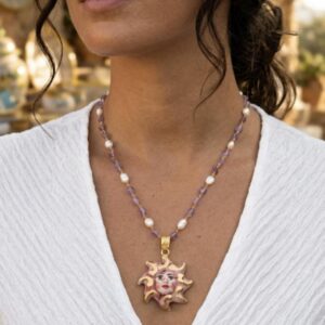 Collana Sole ceramica di Caltagirone, collana rosario con pietre dure ametista e perle bianche, collana siciliana